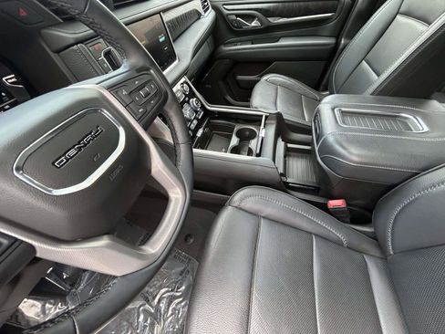 Used 2023 GMC Yukon Denali AWD/4WD image 9