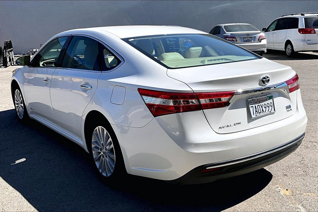 Used 2013 Toyota Avalon XLE Premium FWD image 6