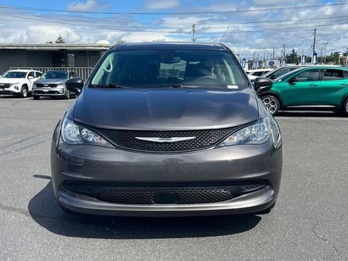 Used 2023 Chrysler Voyager LX FWD image 4