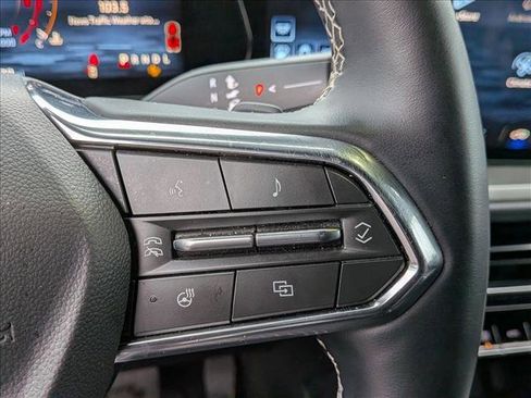 Used 2025 Chevrolet Traverse LT image 16