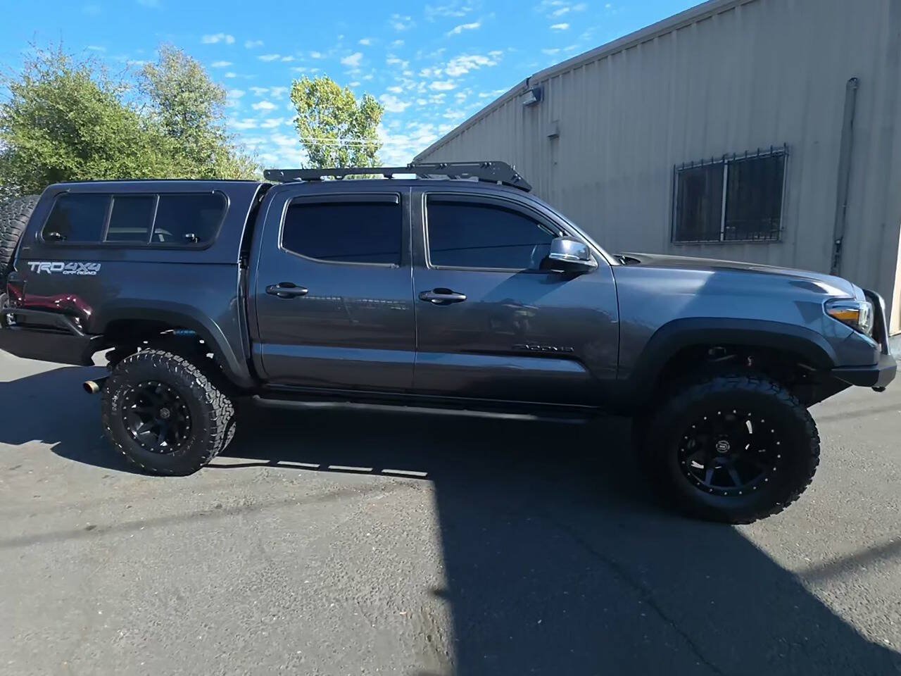 Used 2021 Toyota Tacoma TRD Off-Road w/ Technology Package AWD/4WD image 5