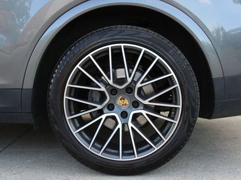 Used 2019 Porsche Cayenne S image 38