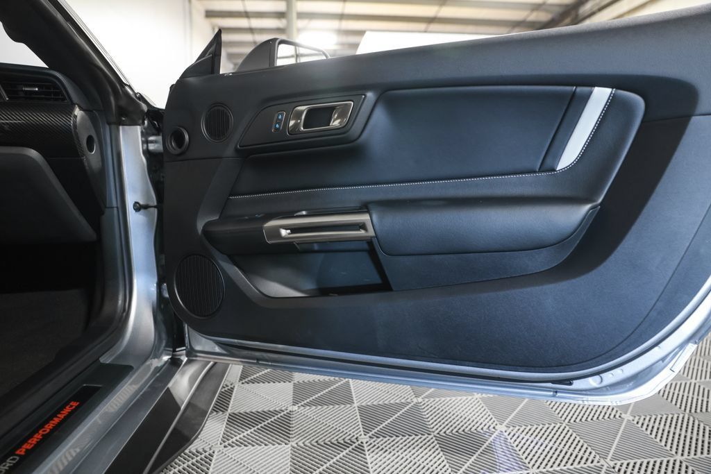 Used 2020 Ford Mustang Shelby GT500 w/ Carbon Fiber Track Pack RWD image 23