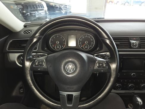 Used 2012 Volkswagen Passat 2.5 SE FWD image 34
