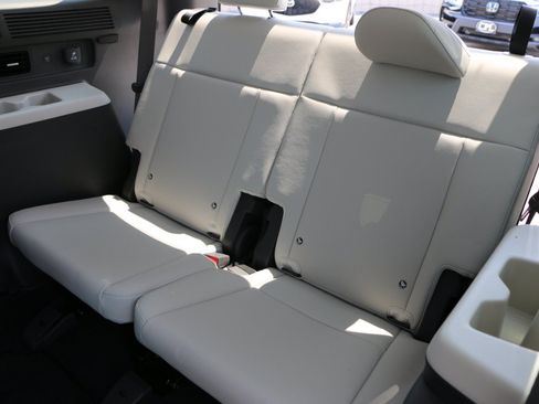 Used 2025 Hyundai Santa Fe Calligraphy FWD image 34