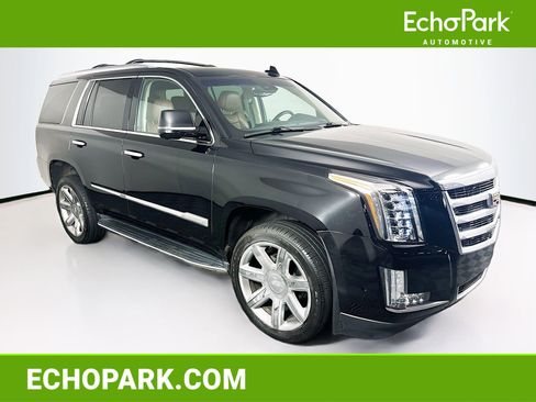 Used 2018 Cadillac Escalade Luxury image 1