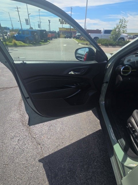 Used 2026 Chevrolet Trax ACTIV FWD image 14