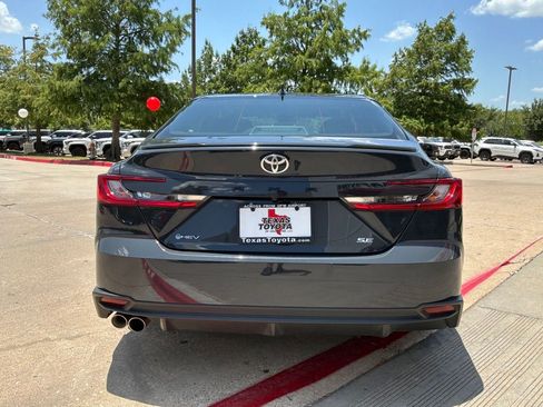 Used 2026 Toyota Camry SE FWD image 7
