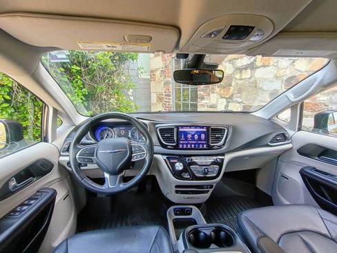 Used 2020 Chrysler Pacifica Touring-L Plus w/ Tire & Wheel Group image 31