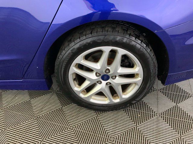 Used 2015 Ford Fusion SE FWD image 11