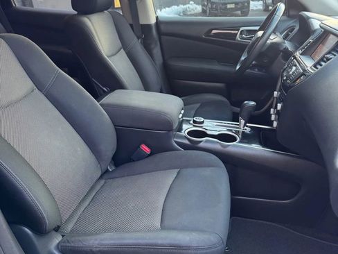 Used 2017 Nissan Pathfinder SV image 19