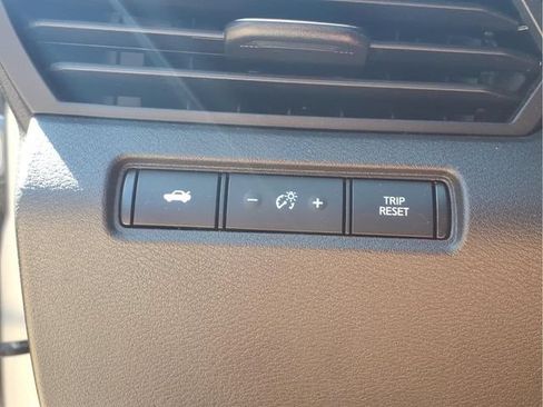 Used 2024 Nissan Altima 2.5 SV FWD image 15