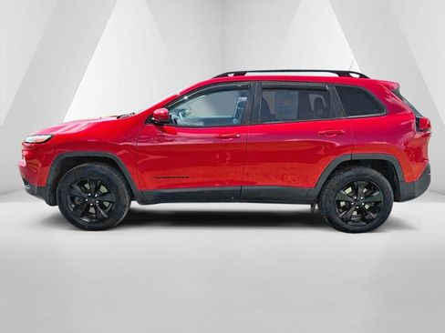 Used 2017 Jeep Cherokee Limited AWD/4WD image 4
