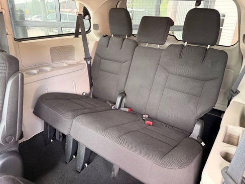 Used 2020 Dodge Grand Caravan SE w/ UConnect Hands-Free Group FWD image 13