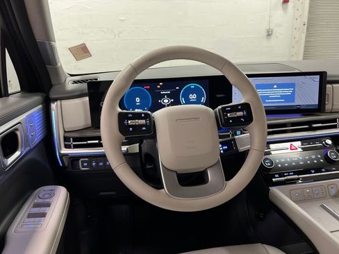 Used 2025 Hyundai Santa Fe Limited FWD image 16