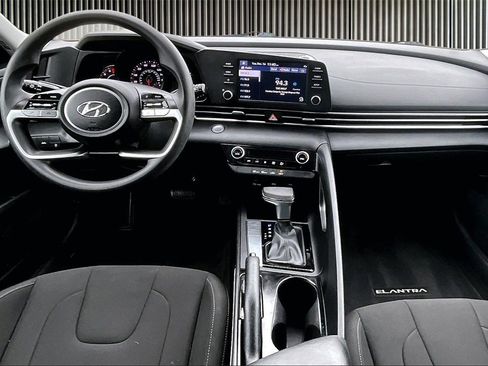Used 2023 Hyundai Elantra SEL image 15
