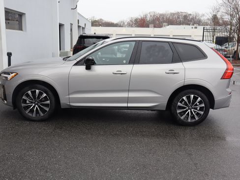 Used 2025 Volvo XC60 B5 Plus w/ Climate Package image 7