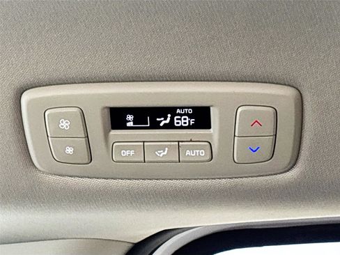 Used 2025 Kia Carnival FWD image 25