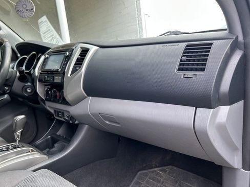 Used 2014 Toyota Tacoma PreRunner image 13