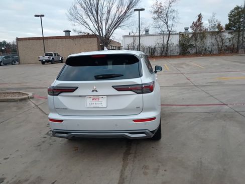 Used 2025 Mitsubishi Outlander SE image 10