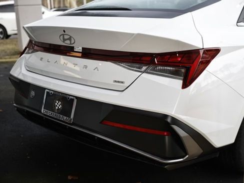 Certified 2025 Hyundai Elantra Limited image 8