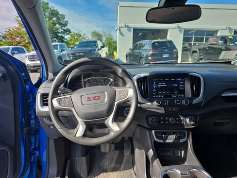Used 2024 GMC Terrain SLE w/ Driver Convenience Package AWD/4WD image 13