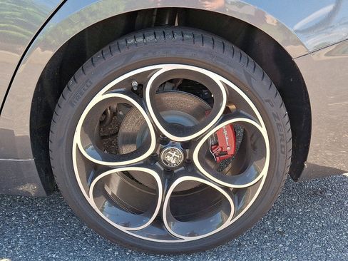 Used 2024 Alfa Romeo Giulia Veloce image 5