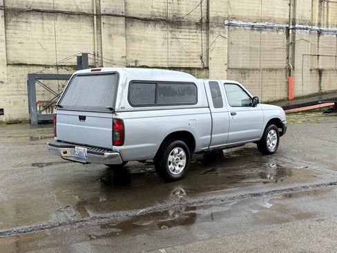 Used 2000 Nissan Frontier XE image 8