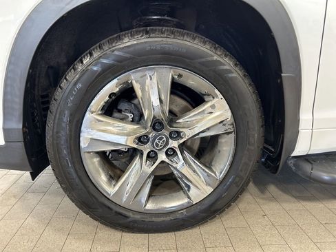 Used 2018 Toyota Highlander Limited Platinum image 27