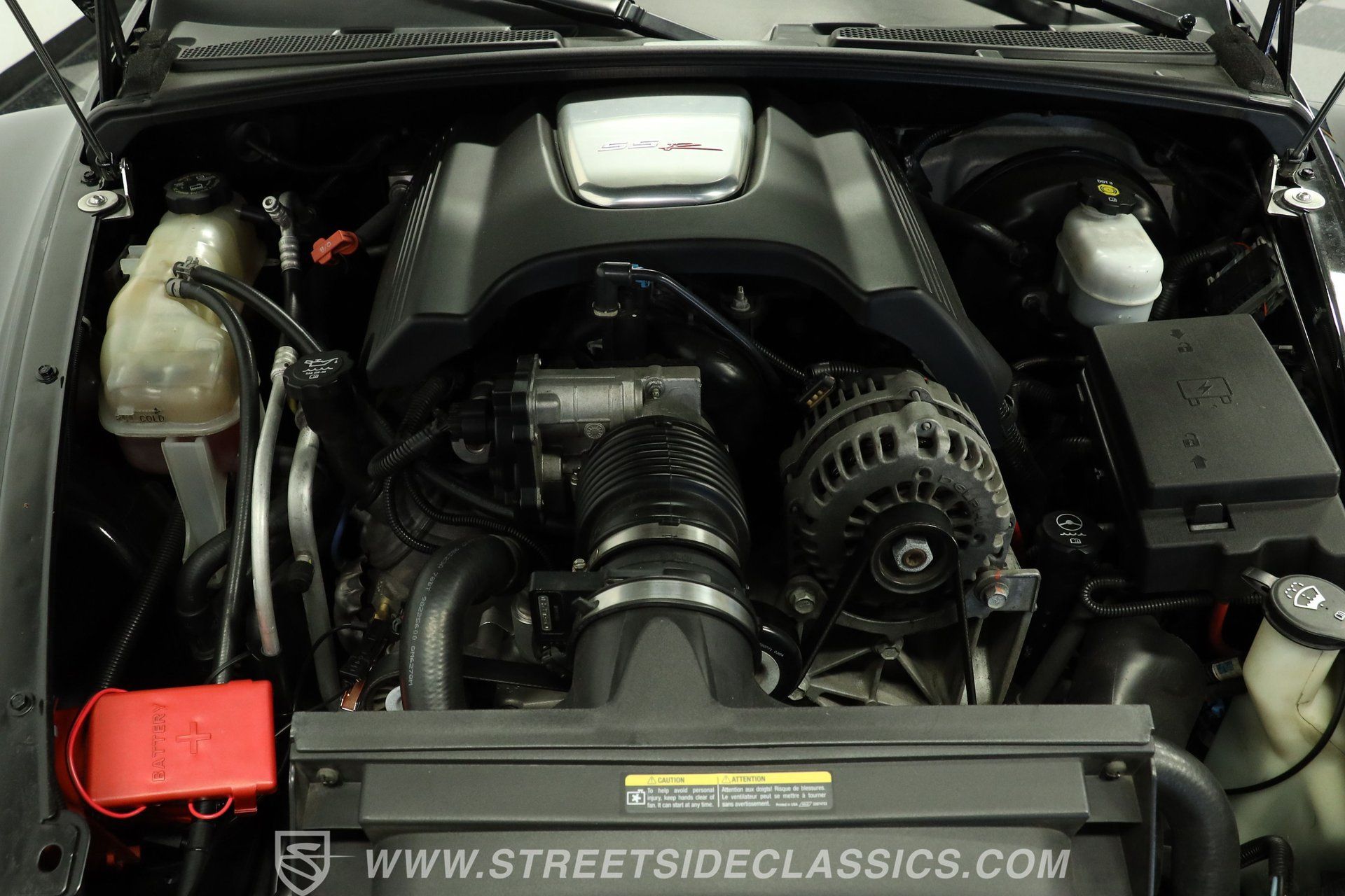 Used 2004 Chevrolet SSR w/ Preferred Equipment Group RWD image 3
