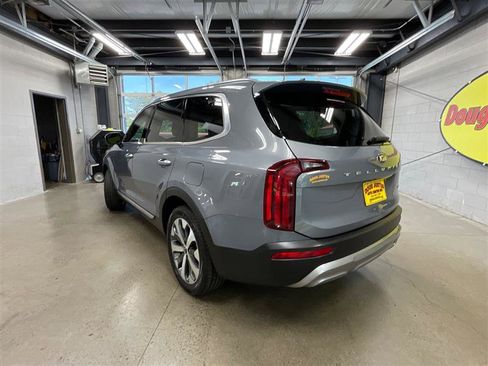Used 2021 Kia Telluride S FWD image 3