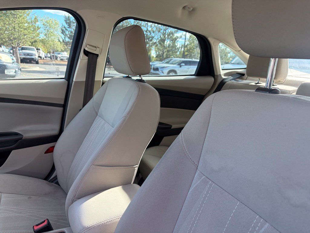 Used 2017 Ford Focus SE FWD image 21