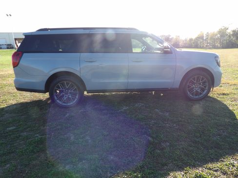 New 2025 Ford Expedition Max Platinum w/ Stealth Performance Package AWD/4WD image 12