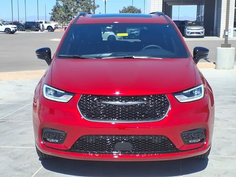 New 2026 Chrysler Pacifica Limited image 2