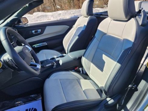 Used 2025 Ford Mustang GT Premium w/ GT Performance Package image 7