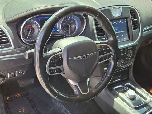 Used 2022 Chrysler 300 Touring L RWD image 18