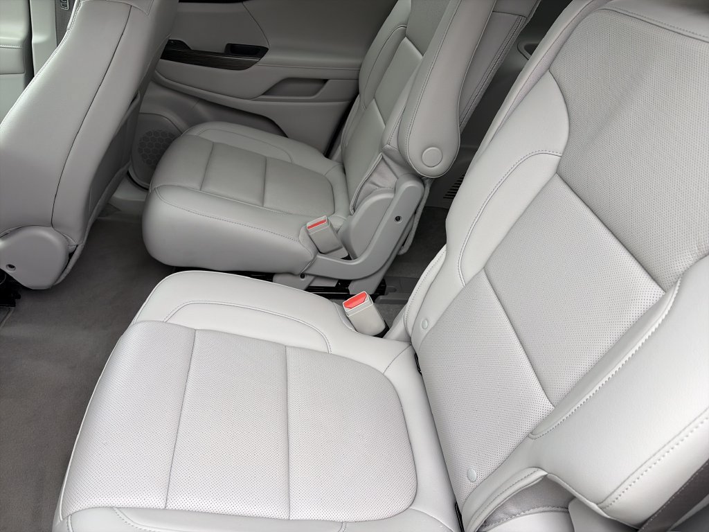 Used 2023 GMC Acadia SLT w/ Technology Package FWD image 32