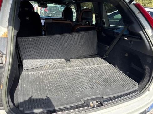 Used 2023 Volvo XC90 B6 Plus image 11