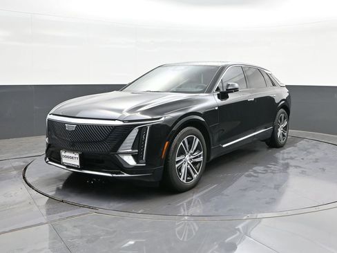 Used 2024 Cadillac Lyriq Luxury w/ LPO, Floor Liner Package RWD image 1