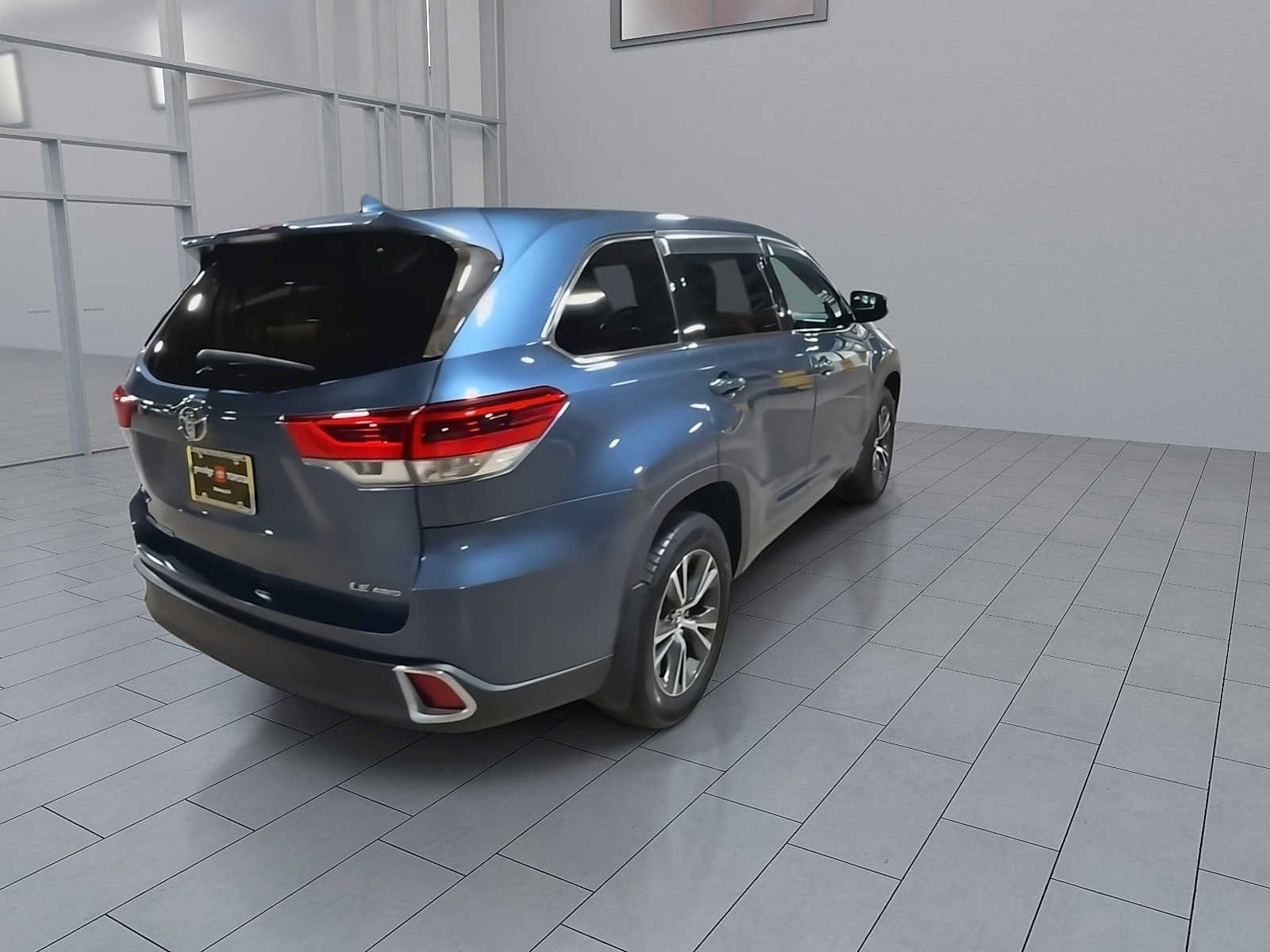 Certified 2017 Toyota Highlander Plus w/ Carpet Mat Package AWD/4WD image 8