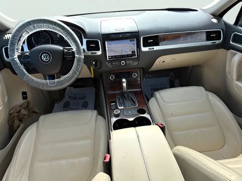 Used 2012 Volkswagen Touareg Executive AWD/4WD image 8