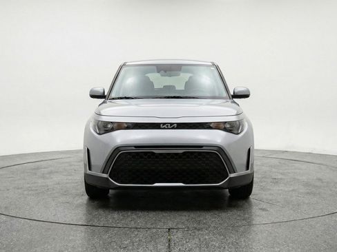Used 2025 Kia Soul LX w/ LX Technology Package FWD image 2