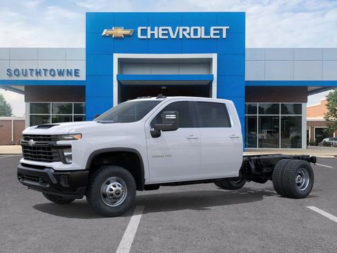 New 2025 Chevrolet Silverado 3500 W/T image 26