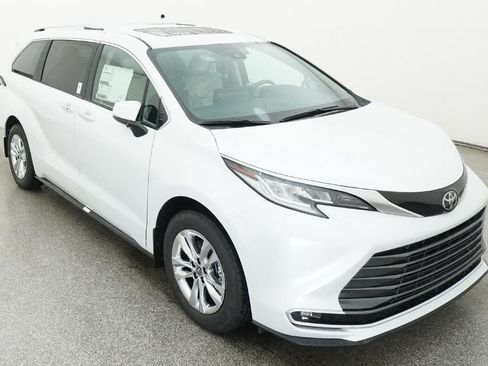 New 2026 Toyota Sienna Limited FWD image 13