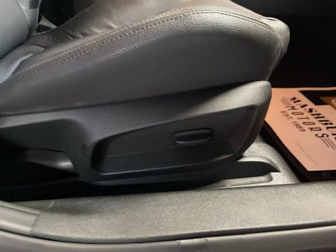 Used 2009 Pontiac G8 GT w/ Premium Package image 38