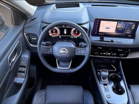 Certified 2025 Nissan Rogue Platinum w/ Platinum Premium Package FWD image 5