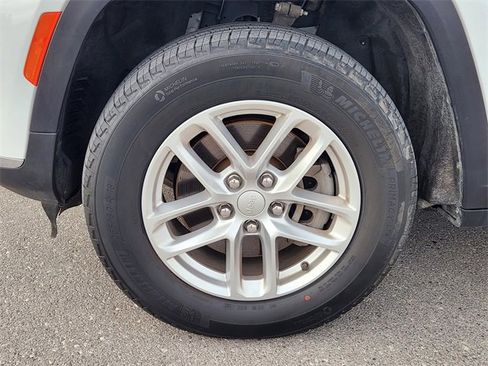 Used 2023 Jeep Grand Cherokee L Laredo image 14