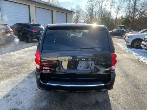 Used 2016 Dodge Grand Caravan SE image 6