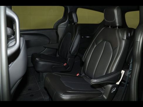 New 2026 Chrysler Pacifica Select AWD/4WD image 21