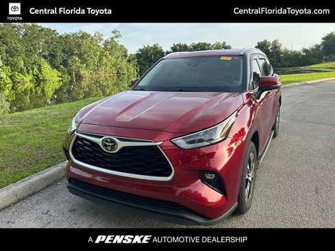 Used 2022 Toyota Highlander XLE FWD image 1